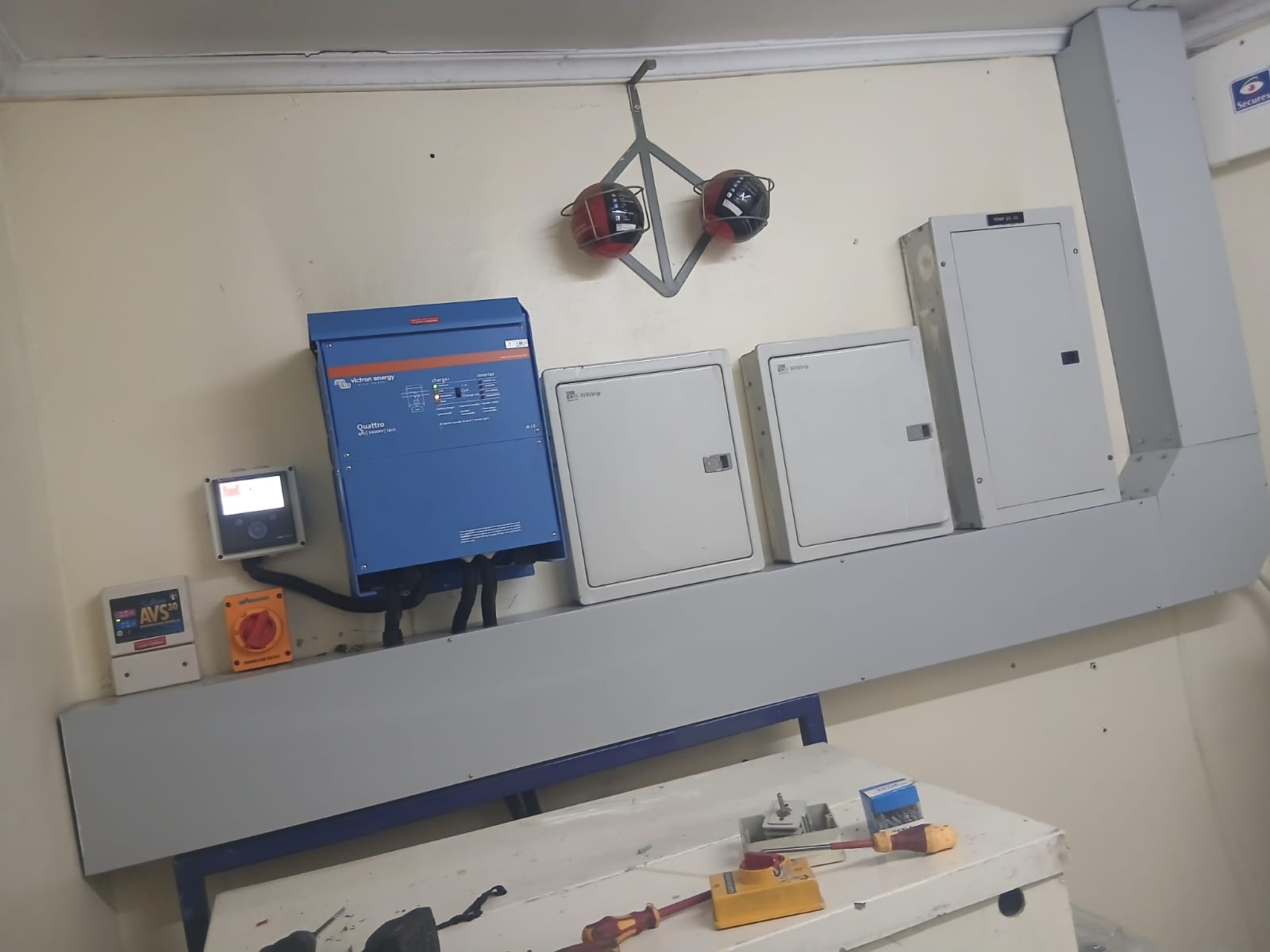 Hybrid and off-grid solar project